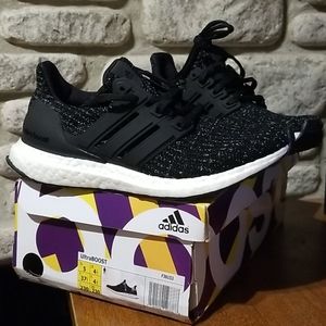 *NEW* adidas UltraBOOST Running Sneakers Shoes (Youth Size 5, Men's 5, Big Boys)